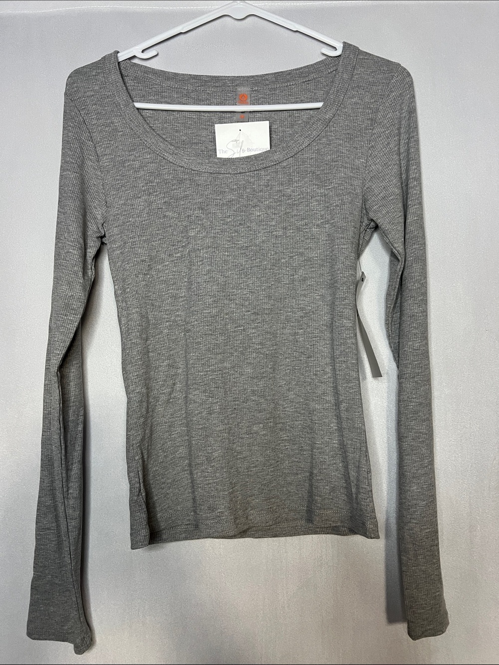 NWT Mono B Medium Women's Scoop Neck Long Sleeve Top - Gray PTP 16-19”
